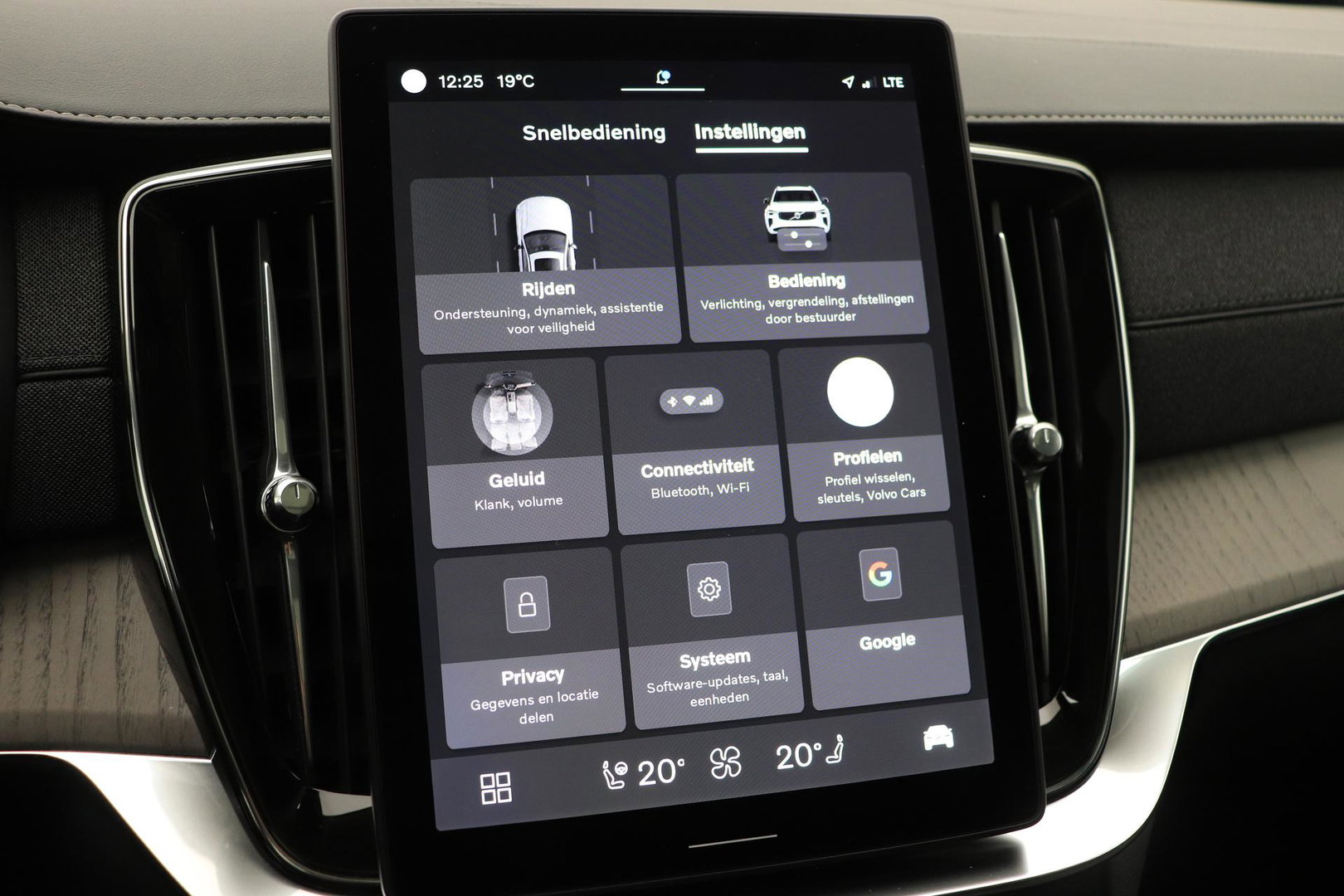 Volvo XC90 2.0 T8 Plug-in hybrid AWD Ultra Dark | FACELIFT | ACC | Stoelventilatie | Luchtvering | Trekhaak | 360° Camera