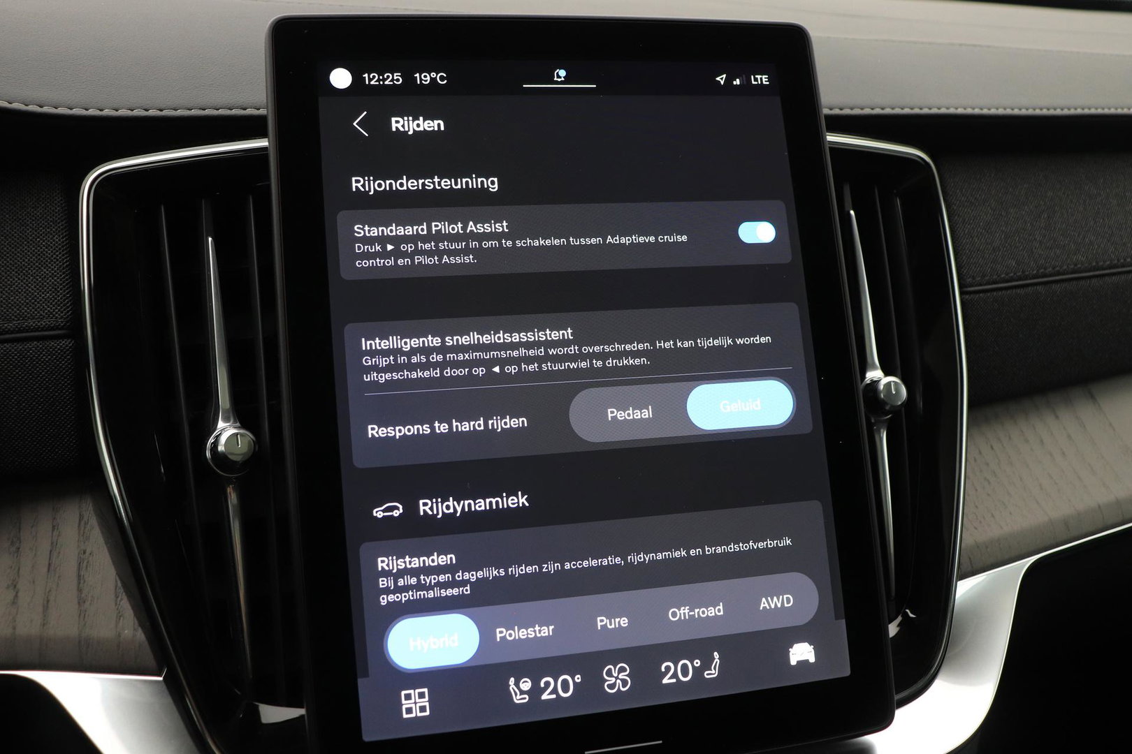 Volvo XC90 2.0 T8 Plug-in hybrid AWD Ultra Dark | FACELIFT | ACC | Stoelventilatie | Luchtvering | Trekhaak | 360° Camera