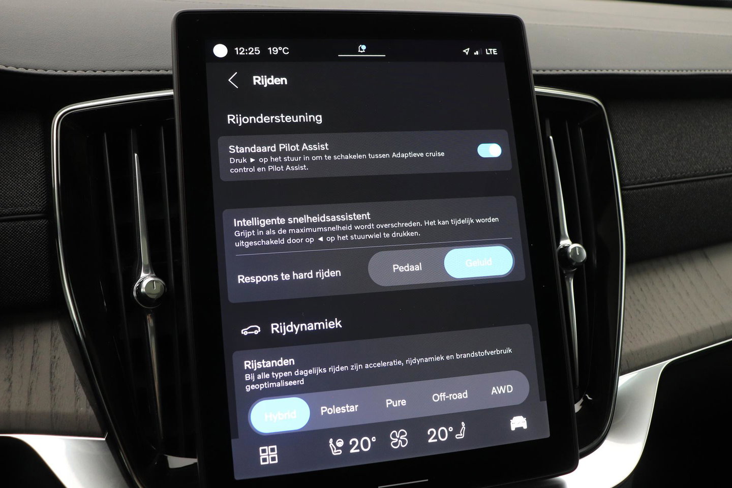 Volvo XC90 2.0 T8 Plug-in hybrid AWD Ultra Dark | FACELIFT | ACC | Stoelventilatie | Luchtvering | Trekhaak | 360° Camera