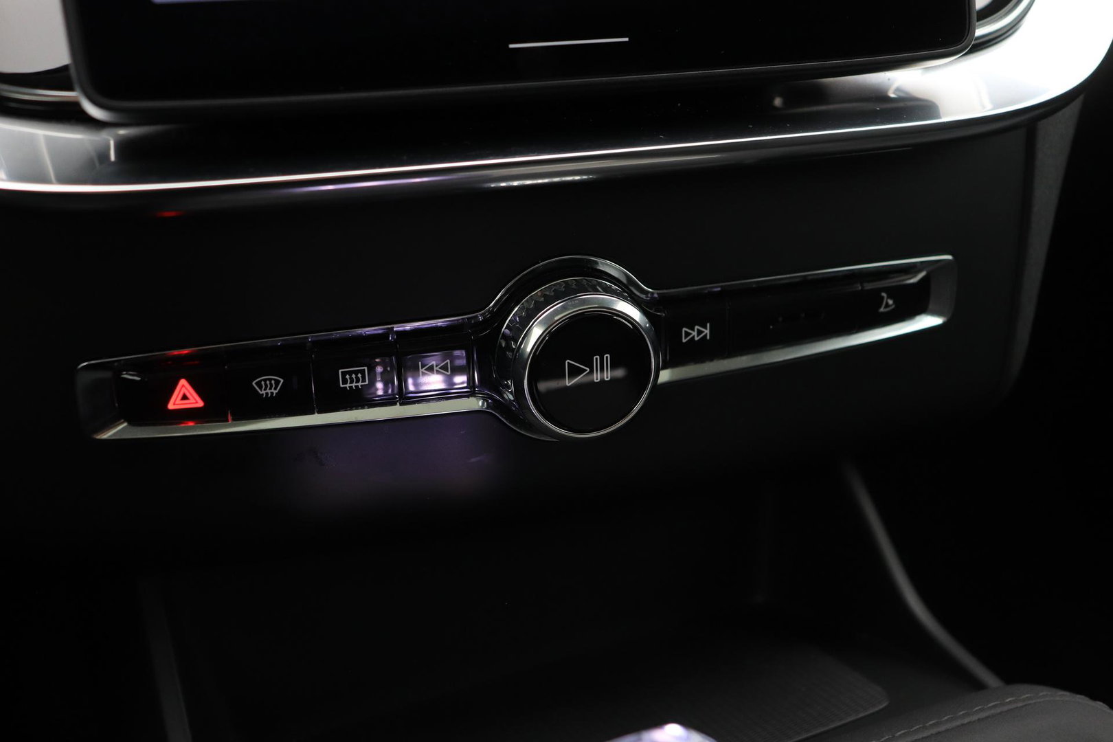 Volvo XC90 2.0 T8 Plug-in hybrid AWD Ultra Dark | FACELIFT | ACC | Stoelventilatie | Luchtvering | Trekhaak | 360° Camera