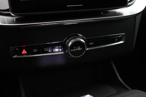 Volvo XC90 2.0 T8 Plug-in hybrid AWD Ultra Dark | FACELIFT | ACC | Stoelventilatie | Luchtvering | Trekhaak | 360° Camera