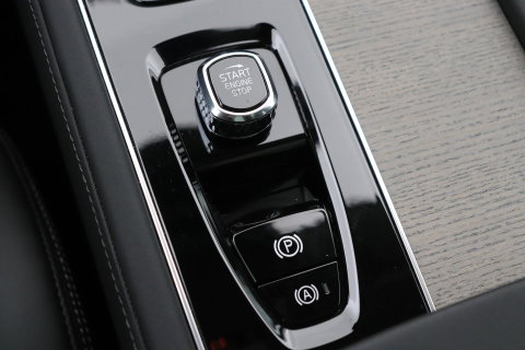 Volvo XC90 2.0 T8 Plug-in hybrid AWD Ultra Dark | FACELIFT | ACC | Stoelventilatie | Luchtvering | Trekhaak | 360° Camera