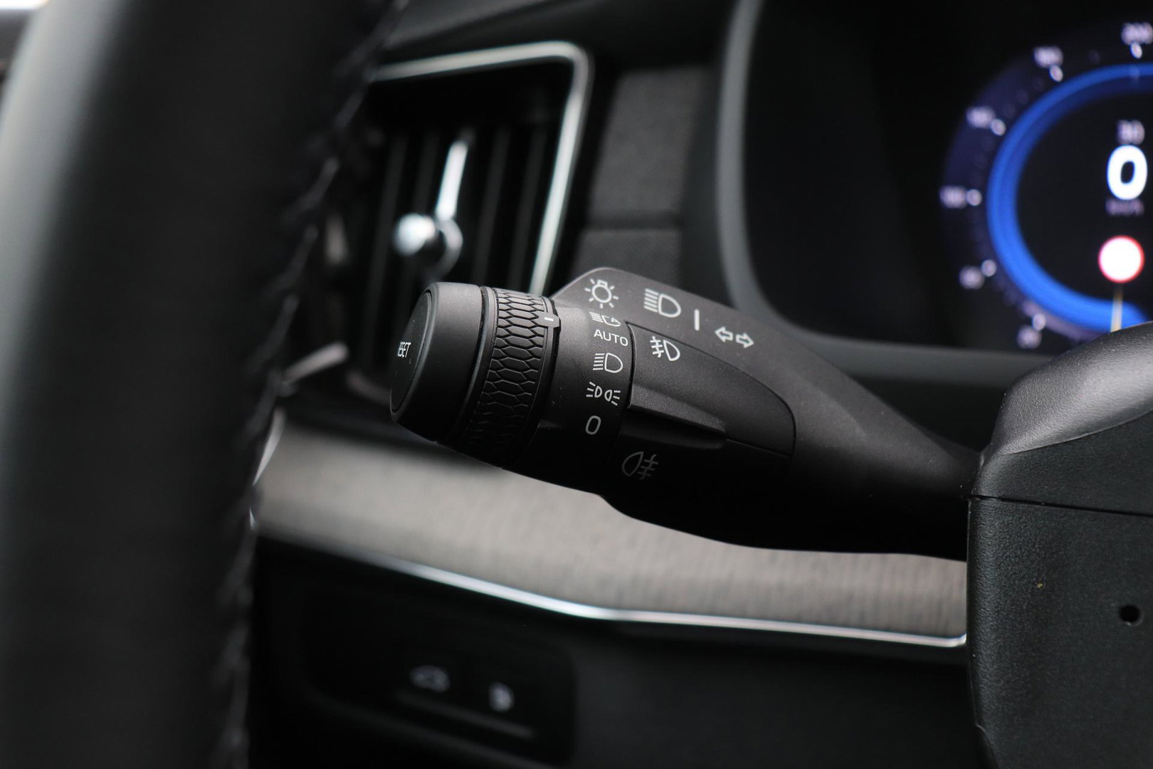 Volvo XC90 2.0 T8 Plug-in hybrid AWD Ultra Dark | FACELIFT | ACC | Stoelventilatie | Luchtvering | Trekhaak | 360° Camera