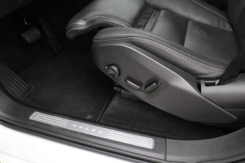 Volvo XC90 2.0 T8 Plug-in hybrid AWD Ultra Dark | FACELIFT | ACC | Stoelventilatie | Luchtvering | Trekhaak | 360° Camera