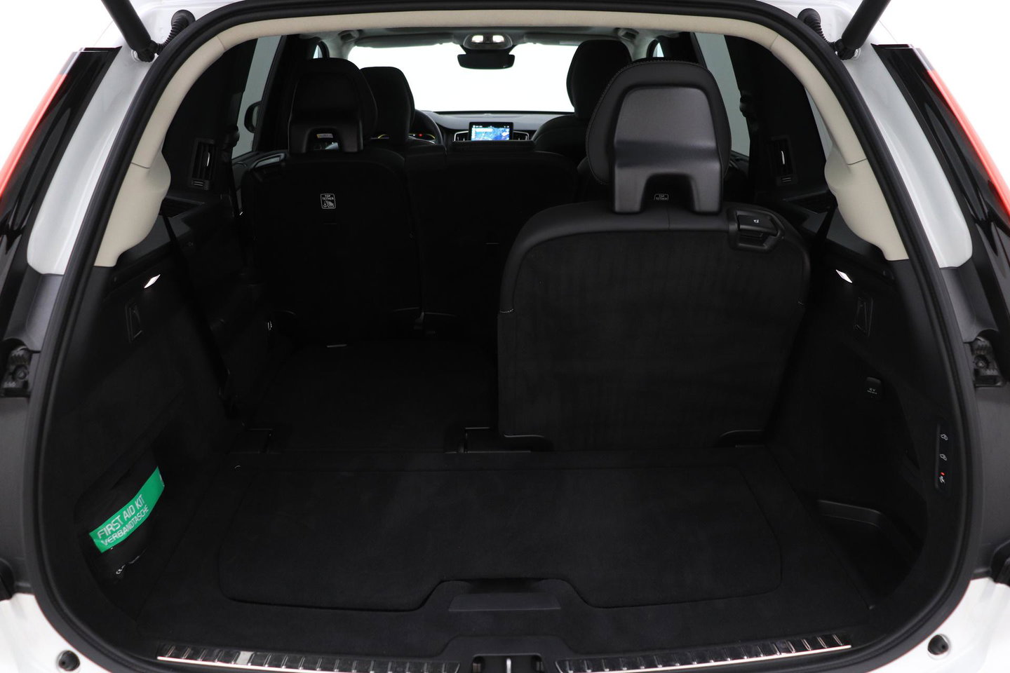 Volvo XC90 2.0 T8 Plug-in hybrid AWD Ultra Dark | FACELIFT | ACC | Stoelventilatie | Luchtvering | Trekhaak | 360° Camera