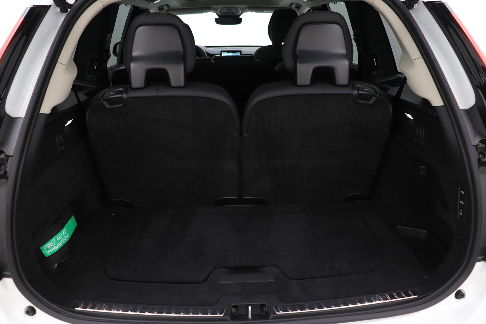 Volvo XC90 2.0 T8 Plug-in hybrid AWD Ultra Dark | FACELIFT | ACC | Stoelventilatie | Luchtvering | Trekhaak | 360° Camera