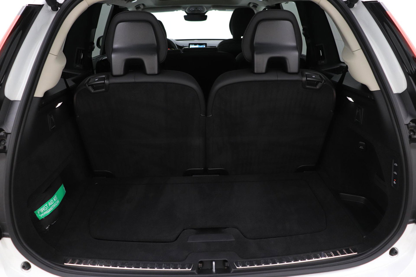 Volvo XC90 2.0 T8 Plug-in hybrid AWD Ultra Dark | FACELIFT | ACC | Stoelventilatie | Luchtvering | Trekhaak | 360° Camera