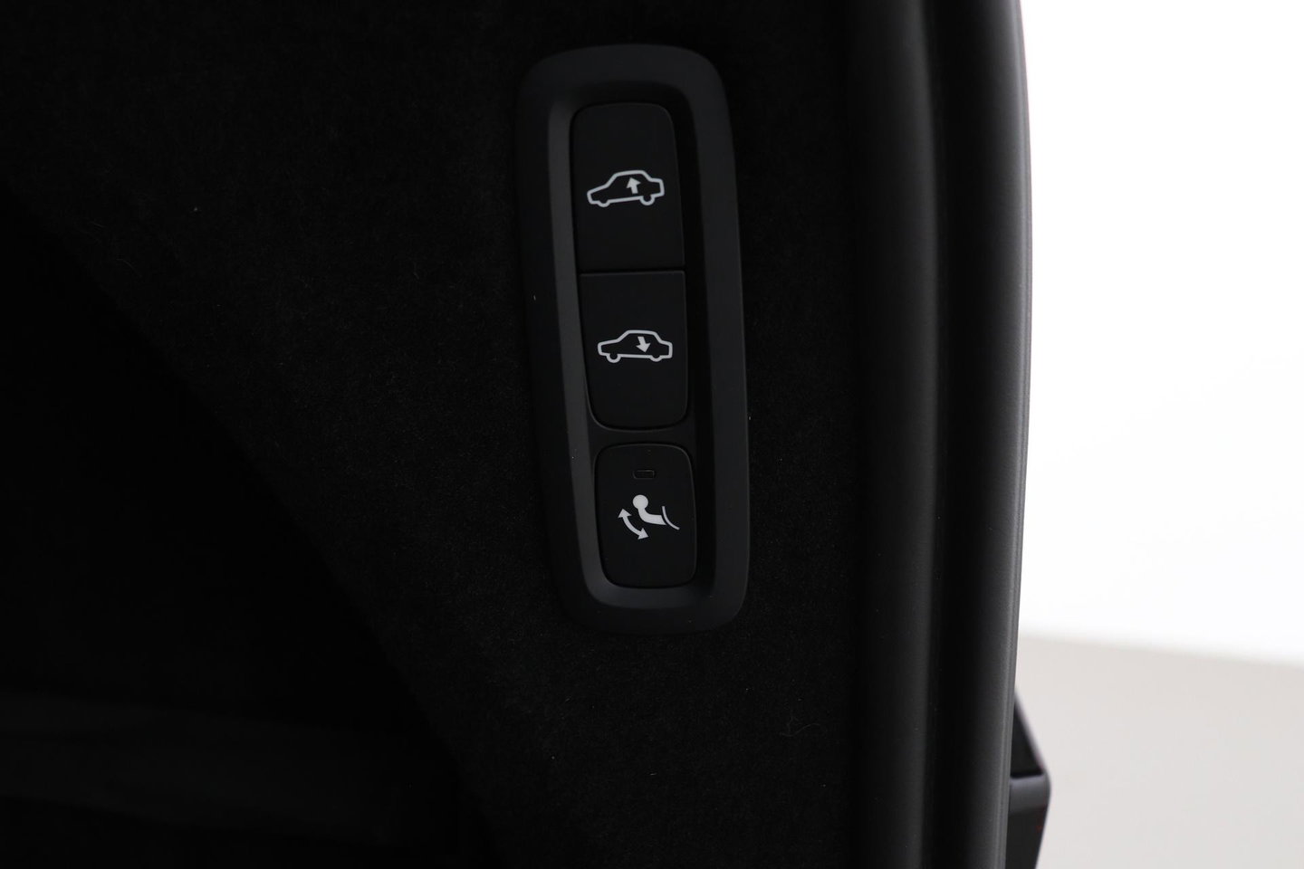 Volvo XC90 2.0 T8 Plug-in hybrid AWD Ultra Dark | FACELIFT | ACC | Stoelventilatie | Luchtvering | Trekhaak | 360° Camera