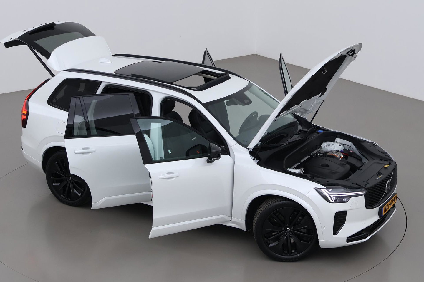 Volvo XC90 2.0 T8 Plug-in hybrid AWD Ultra Dark | FACELIFT | ACC | Stoelventilatie | Luchtvering | Trekhaak | 360° Camera