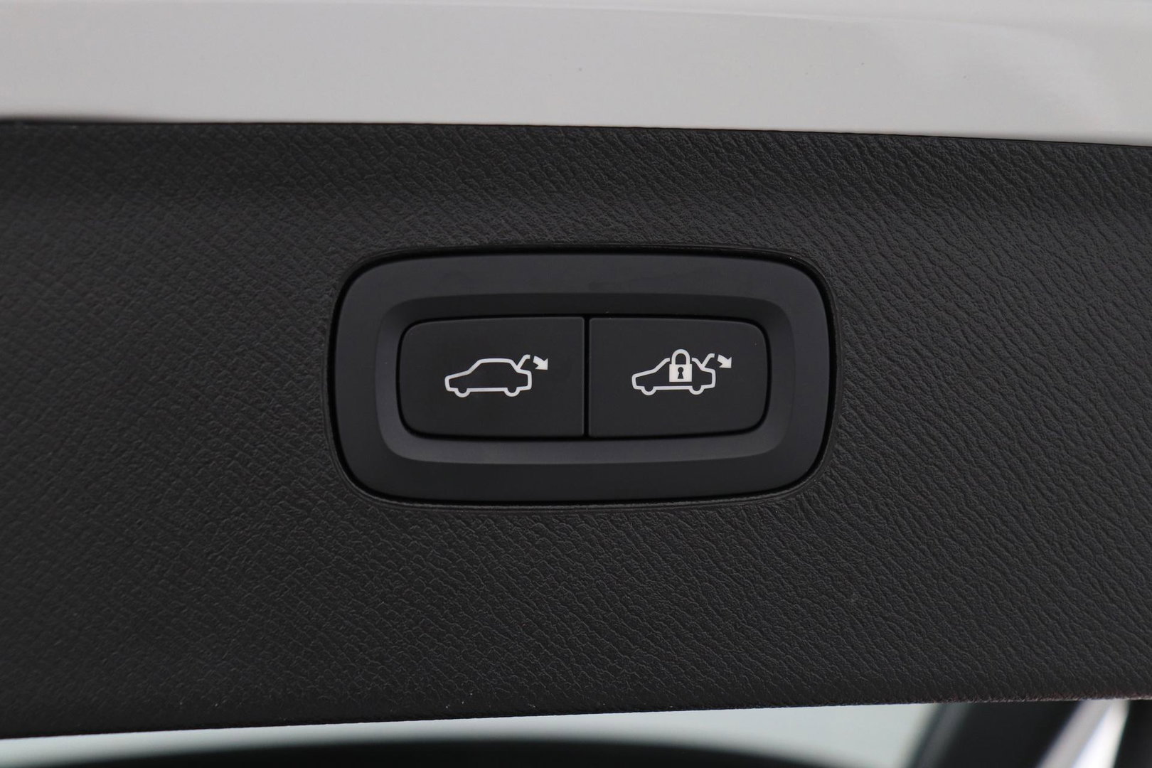Volvo XC90 2.0 T8 Plug-in hybrid AWD Ultra Dark | FACELIFT | ACC | Stoelventilatie | Luchtvering | Trekhaak | 360° Camera