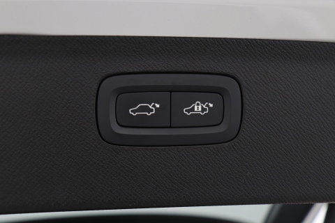 Volvo XC90 2.0 T8 Plug-in hybrid AWD Ultra Dark | FACELIFT | ACC | Stoelventilatie | Luchtvering | Trekhaak | 360° Camera