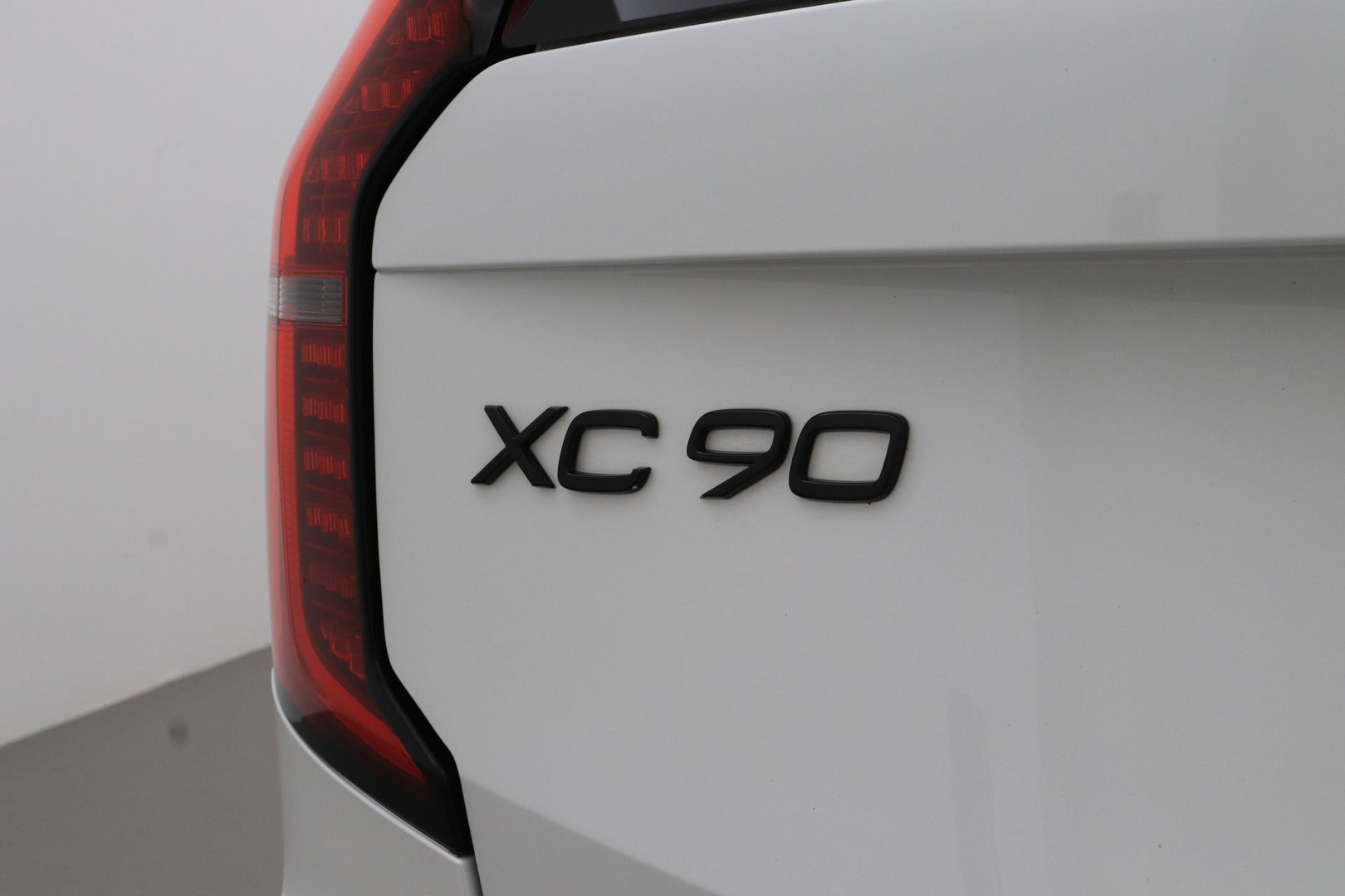 Volvo XC90 2.0 T8 Plug-in hybrid AWD Ultra Dark | FACELIFT | ACC | Stoelventilatie | Luchtvering | Trekhaak | 360° Camera