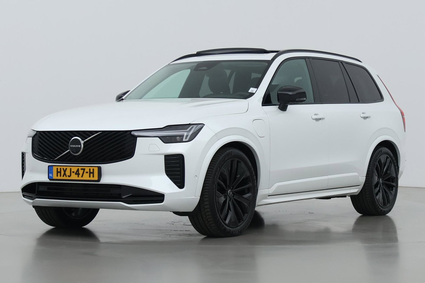 Volvo XC90 2.0 T8 Plug-in hybrid AWD Ultra Dark | FACELIFT | ACC | Stoelventilatie | Luchtvering | Trekhaak | 360° Camera