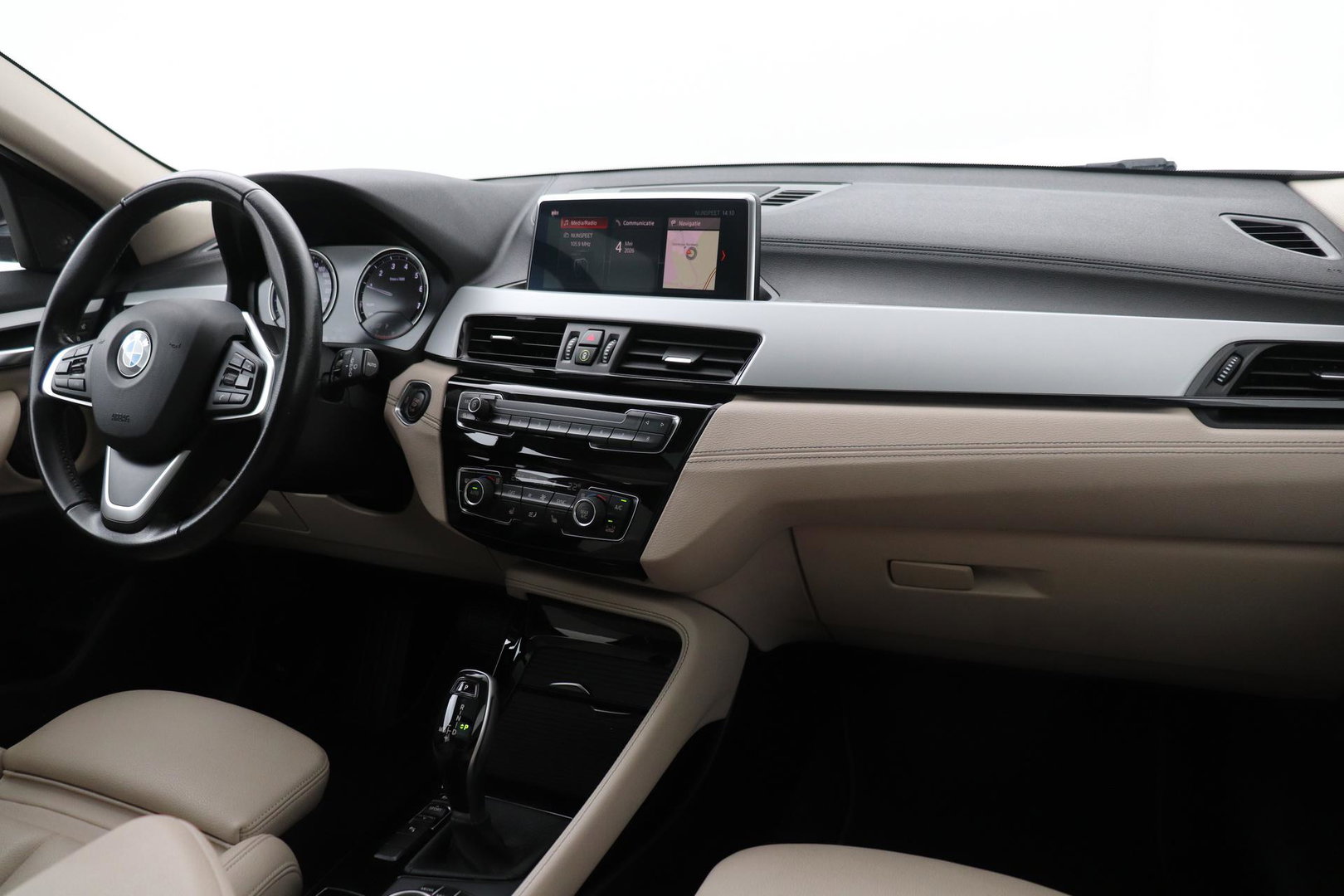 BMW X2 sDrive18i High Executive | Automaat | Panoramadak | Leder | harman/kardon | Stoelverwarming