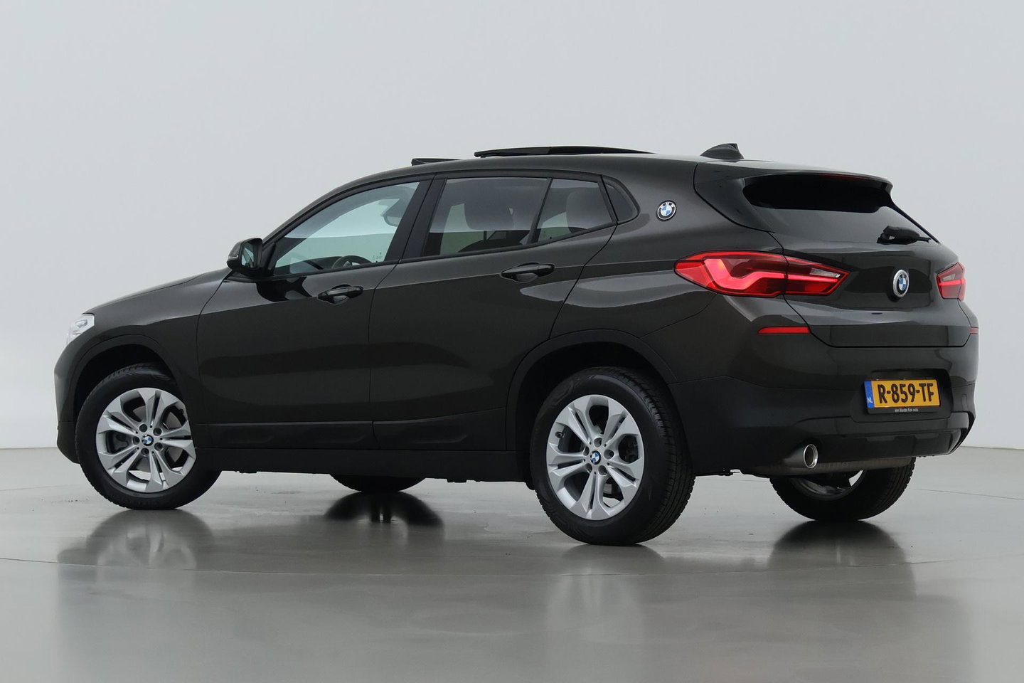 BMW X2 sDrive18i High Executive | Automaat | Panoramadak | Leder | harman/kardon | Stoelverwarming