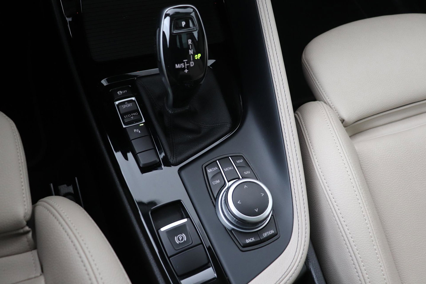 BMW X2 sDrive18i High Executive | Automaat | Panoramadak | Leder | harman/kardon | Stoelverwarming