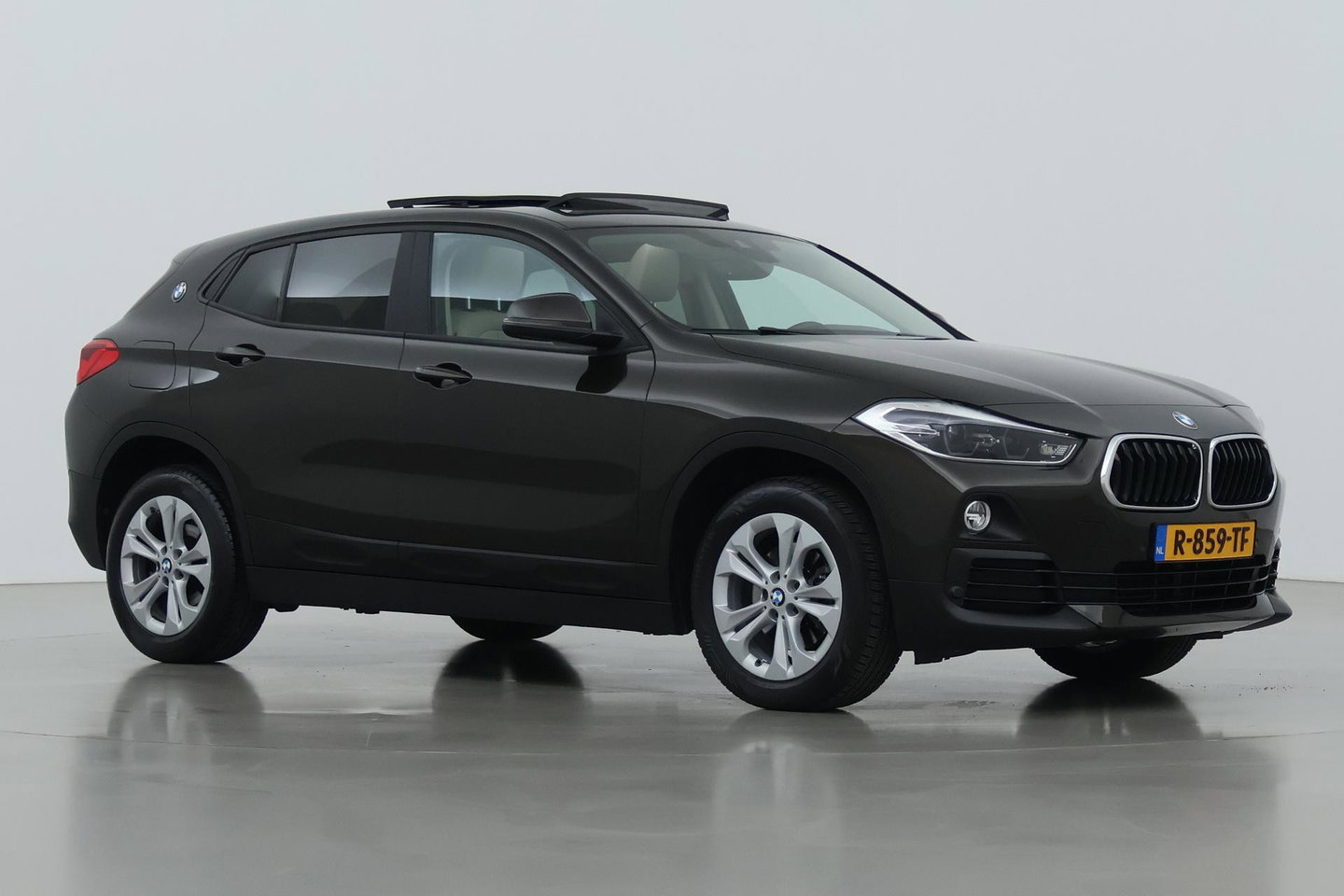 BMW X2 sDrive18i High Executive | Automaat | Panoramadak | Leder | harman/kardon | Stoelverwarming