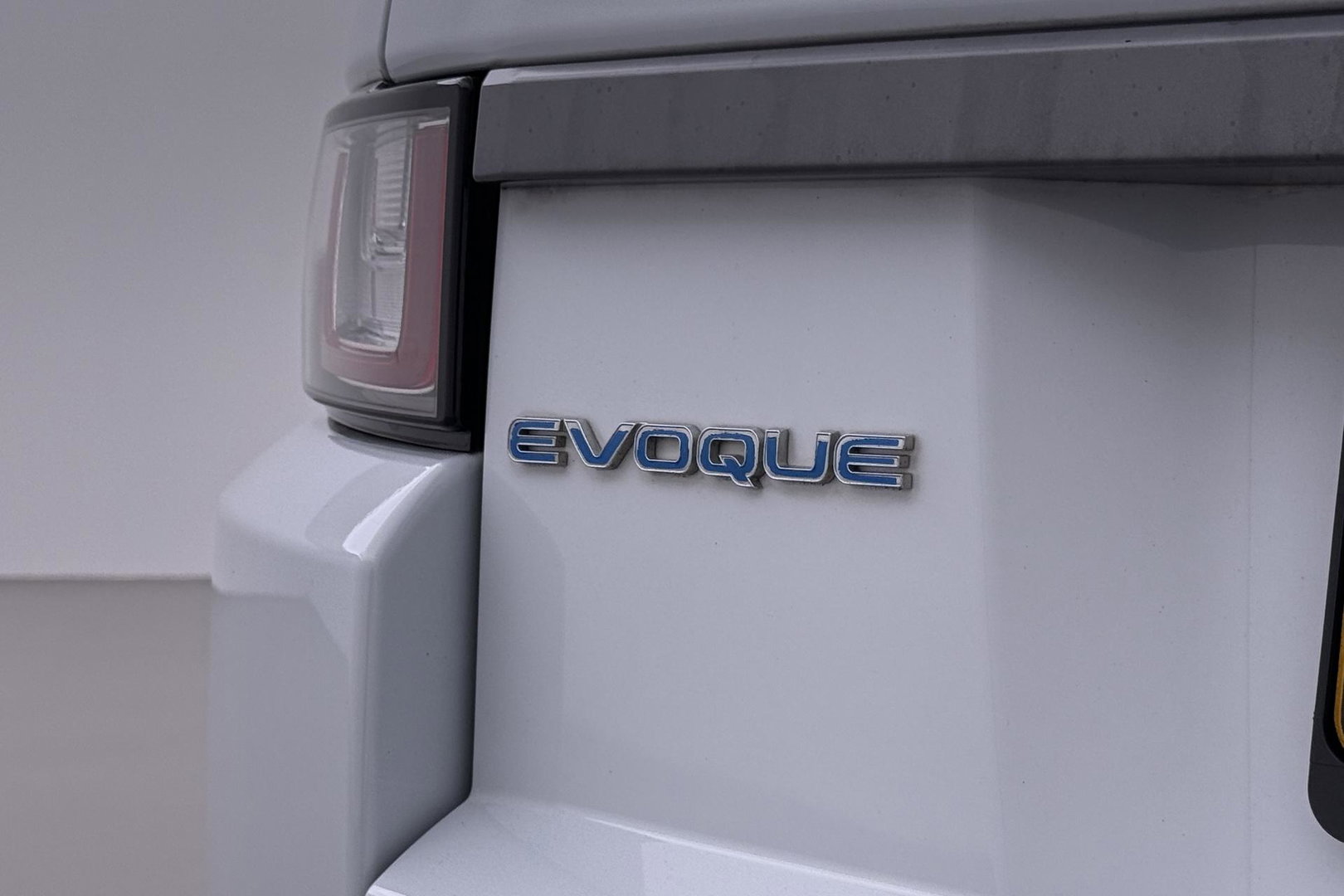Land Rover Range Rover Evoque 2.0 eD4 SE Dynamic | Panoramadak | Camera | Stoel+Stuurverwarming | Keyless | Leder | 18 Inch