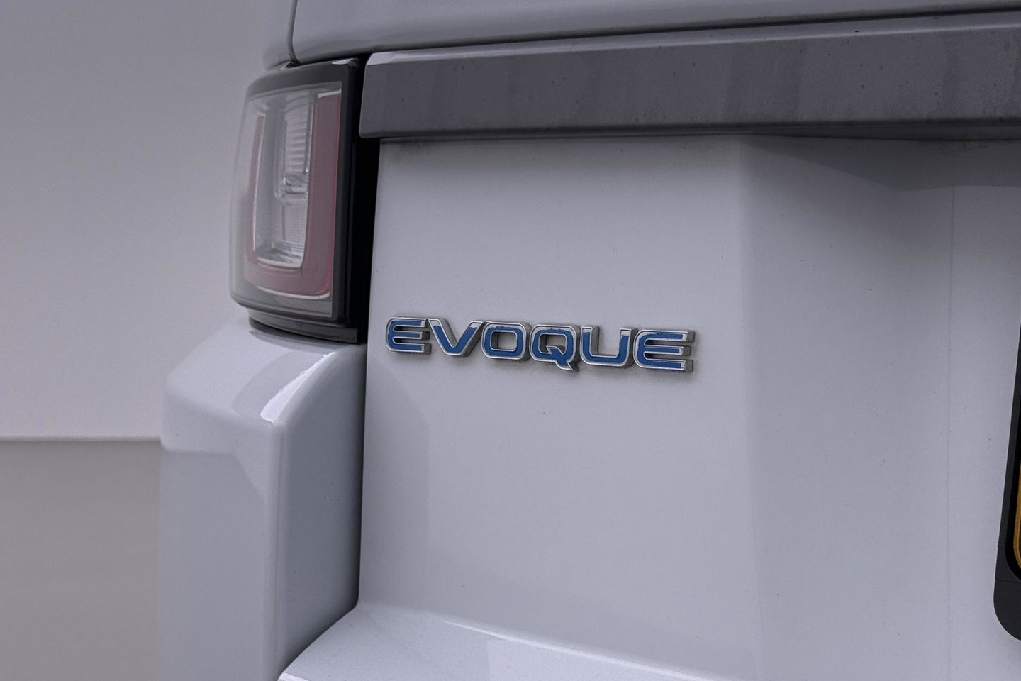 Land Rover Range Rover Evoque 2.0 eD4 SE Dynamic | Panoramadak | Camera | Stoel+Stuurverwarming | Keyless | Leder | 18 Inch