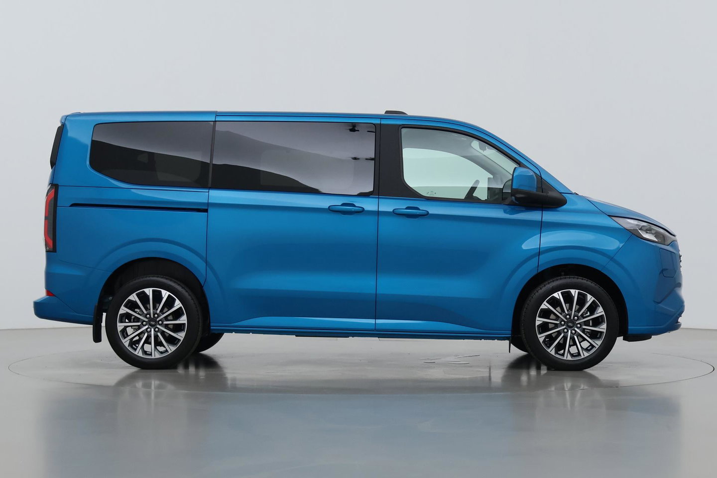 Ford Transit Custom Tourneo 340 2.5 PHEV L1H1 Titanium X | 8P | Panoramadak | ACC | Elektrische Schuifdeuren | Trekhaak | Bang&Olufsen