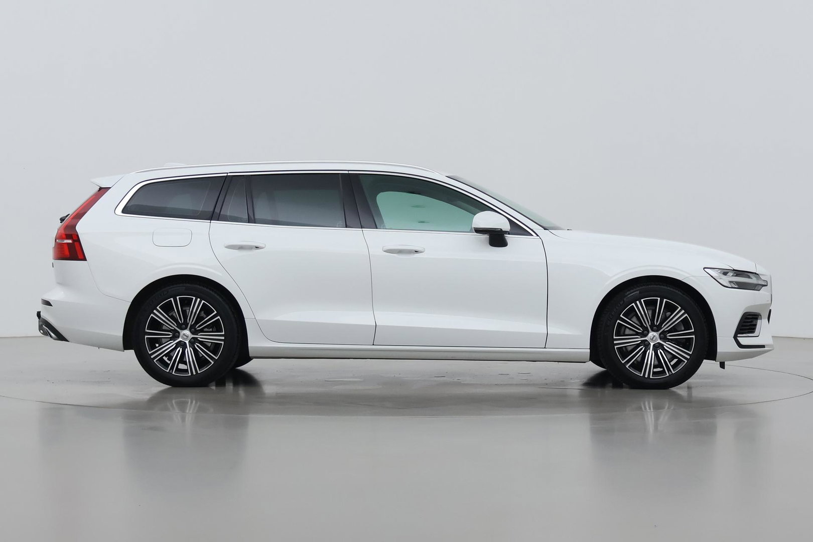 Volvo V60 T6 Recharge Inscription | Trekhaak | Stoel+Stuurverwarming | Camera | Keyless | 18 Inch