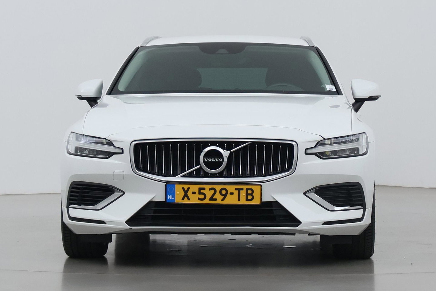 Volvo V60 T6 Recharge Inscription | Trekhaak | Stoel+Stuurverwarming | Camera | Keyless | 18 Inch