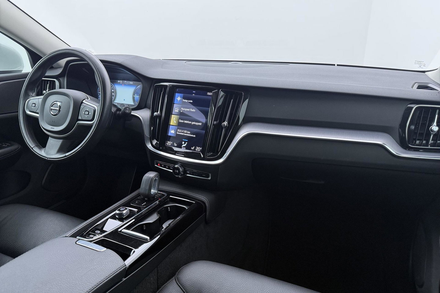 Volvo V60 T6 Recharge Inscription | Trekhaak | Stoel+Stuurverwarming | Camera | Keyless | 18 Inch