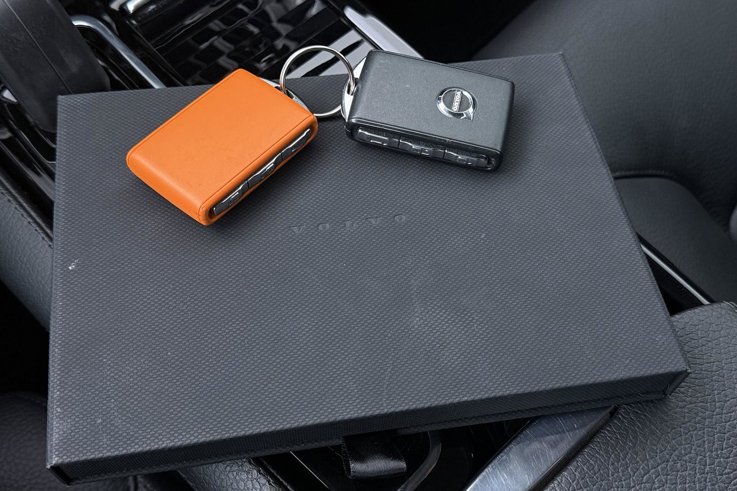 Volvo V60 T6 Recharge Inscription | Trekhaak | Stoel+Stuurverwarming | Camera | Keyless | 18 Inch