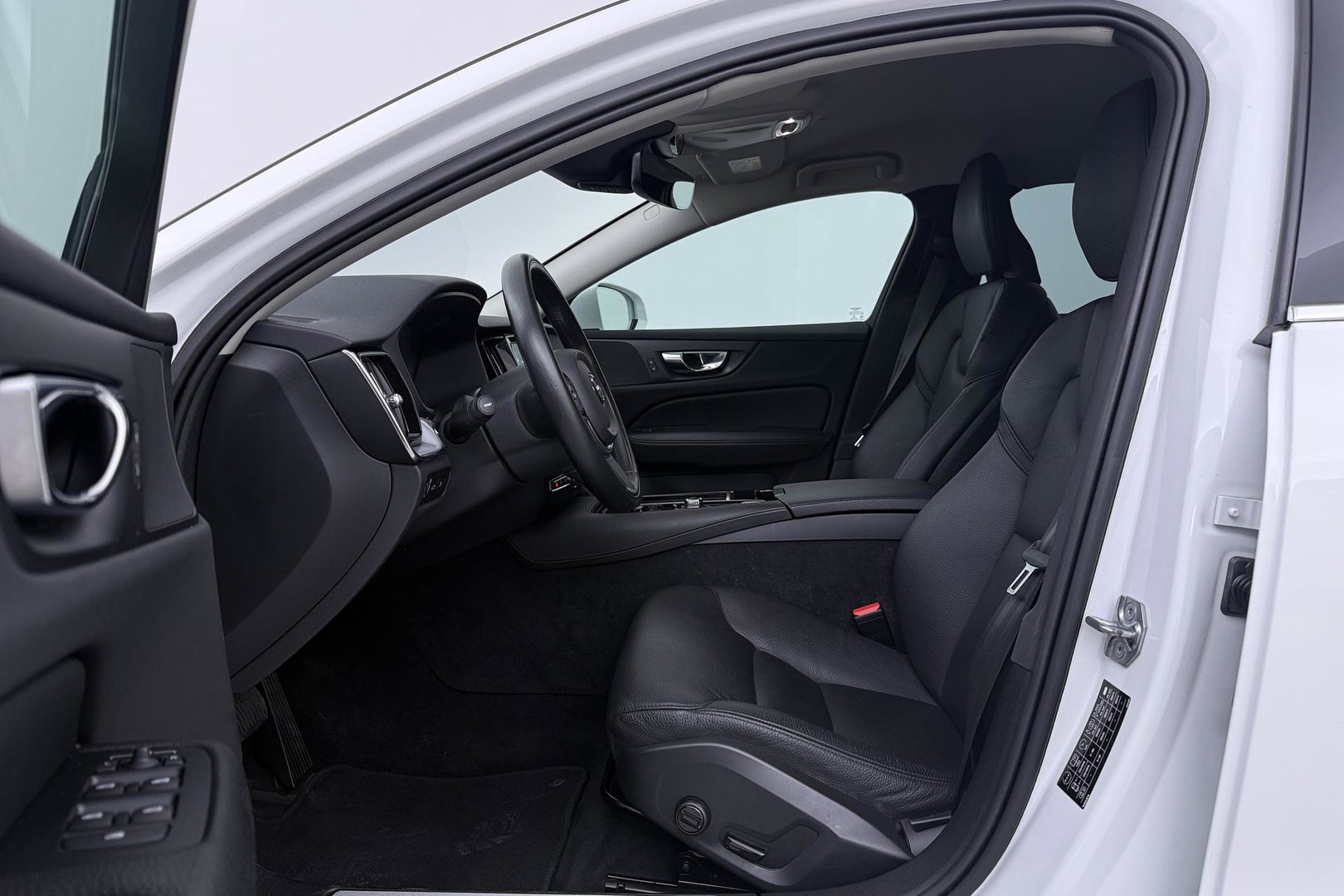 Volvo V60 T6 Recharge Inscription | Trekhaak | Stoel+Stuurverwarming | Camera | Keyless | 18 Inch