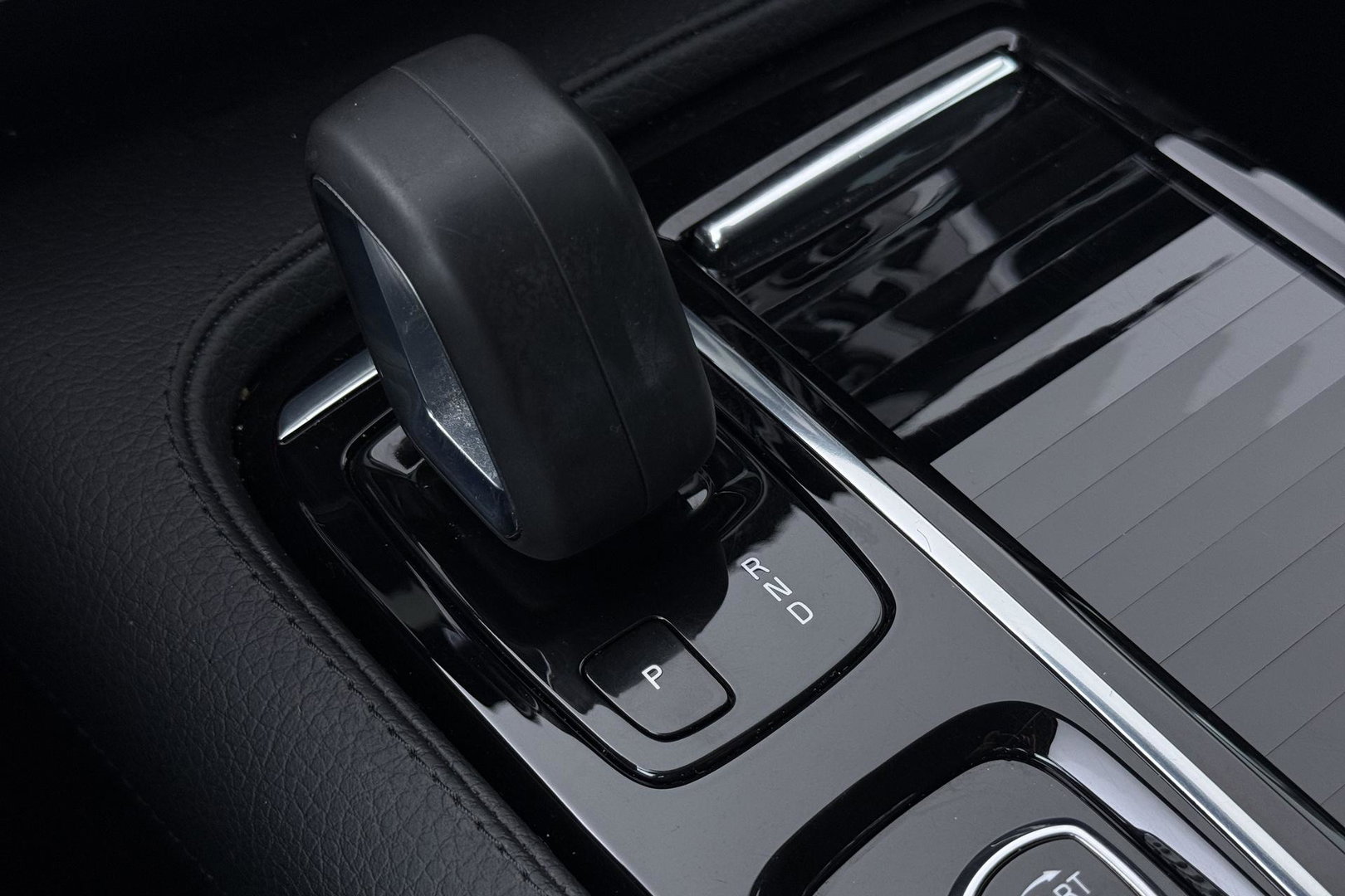 Volvo V60 T6 Recharge Inscription | Trekhaak | Stoel+Stuurverwarming | Camera | Keyless | 18 Inch