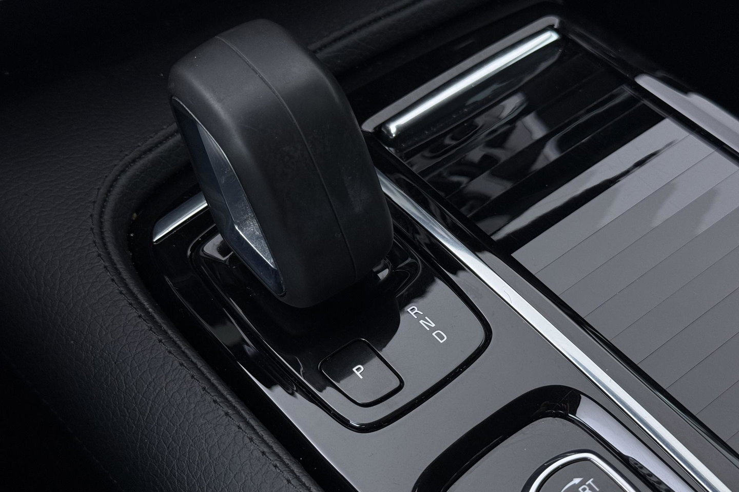 Volvo V60 T6 Recharge Inscription | Trekhaak | Stoel+Stuurverwarming | Camera | Keyless | 18 Inch
