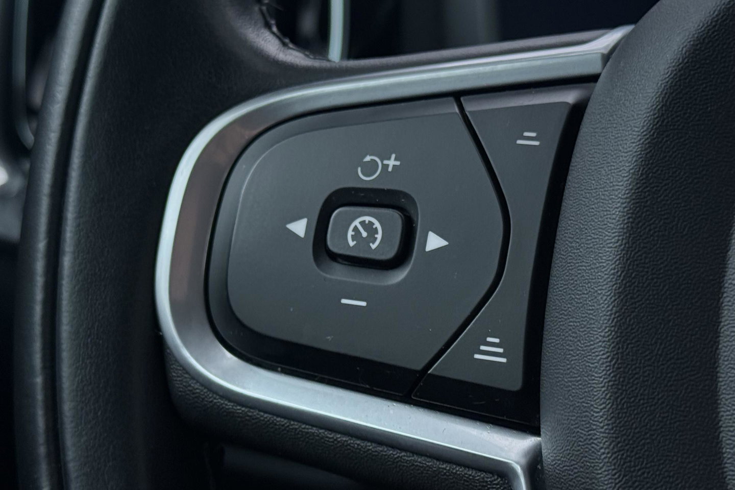 Volvo V60 T6 Recharge Inscription | Trekhaak | Stoel+Stuurverwarming | Camera | Keyless | 18 Inch