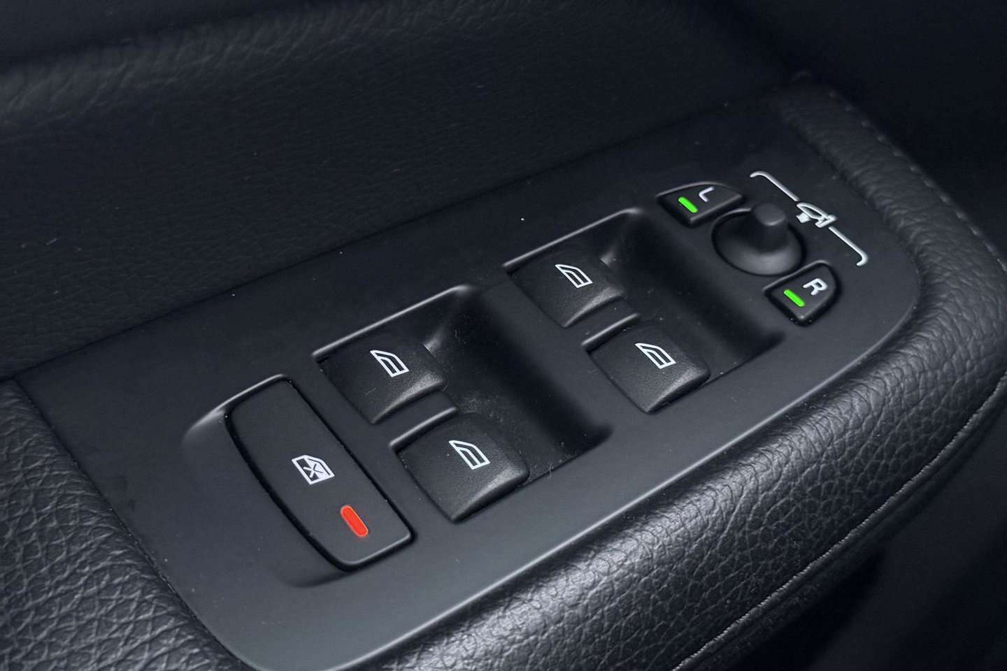 Volvo V60 T6 Recharge Inscription | Trekhaak | Stoel+Stuurverwarming | Camera | Keyless | 18 Inch