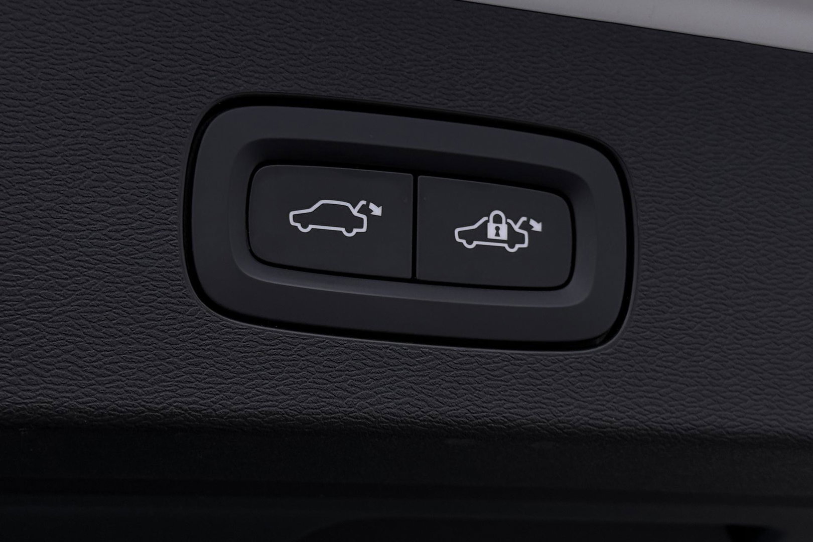 Volvo V60 T6 Recharge Inscription | Trekhaak | Stoel+Stuurverwarming | Camera | Keyless | 18 Inch