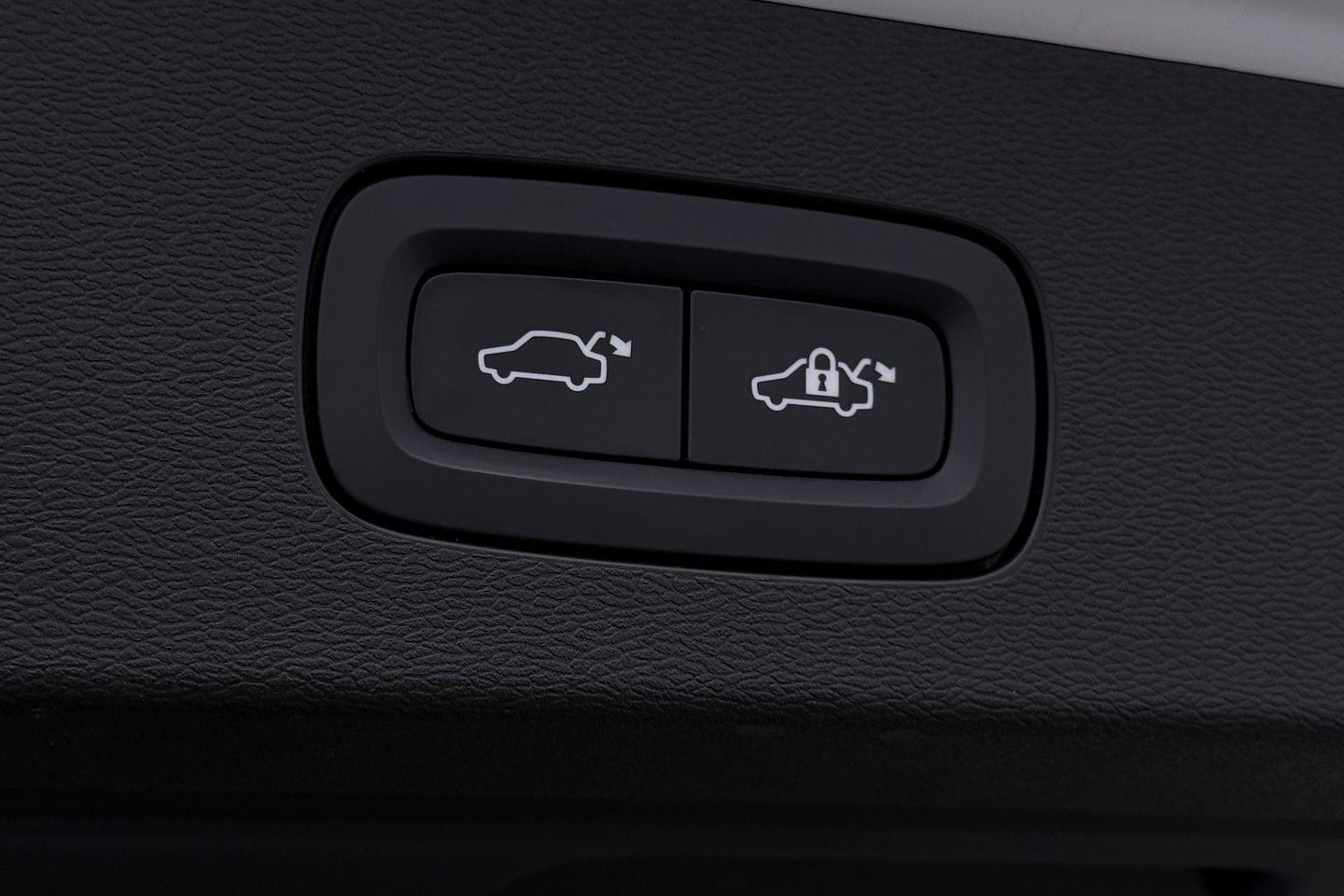 Volvo V60 T6 Recharge Inscription | Trekhaak | Stoel+Stuurverwarming | Camera | Keyless | 18 Inch