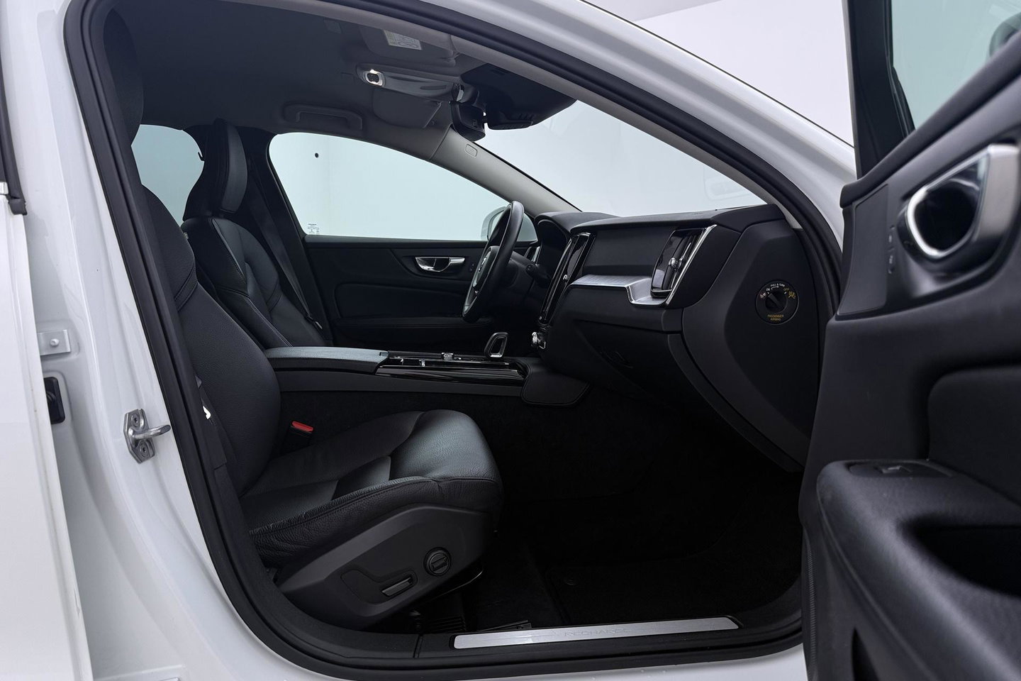 Volvo V60 T6 Recharge Inscription | Trekhaak | Stoel+Stuurverwarming | Camera | Keyless | 18 Inch