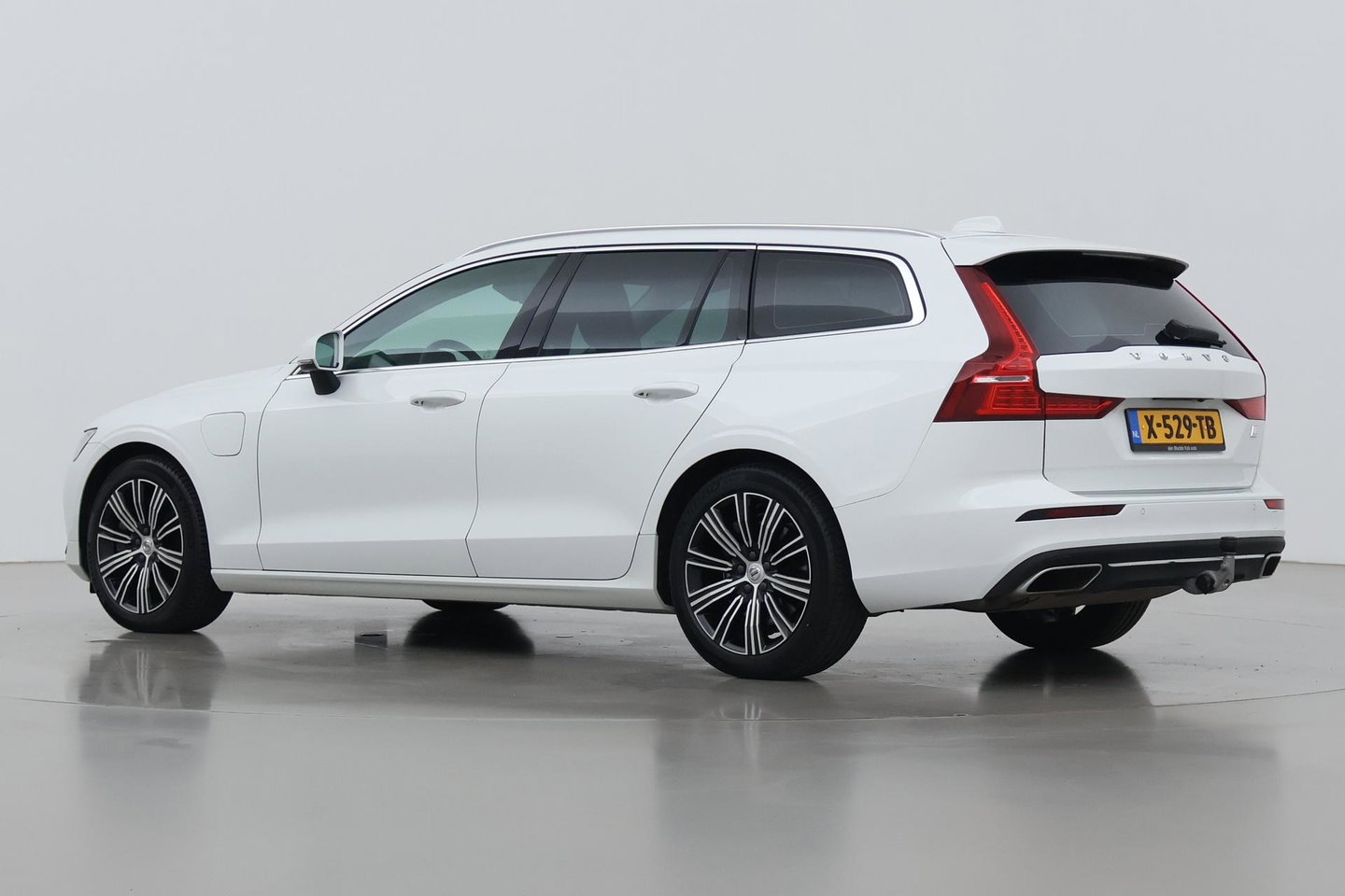 Volvo V60 T6 Recharge Inscription | Trekhaak | Stoel+Stuurverwarming | Camera | Keyless | 18 Inch