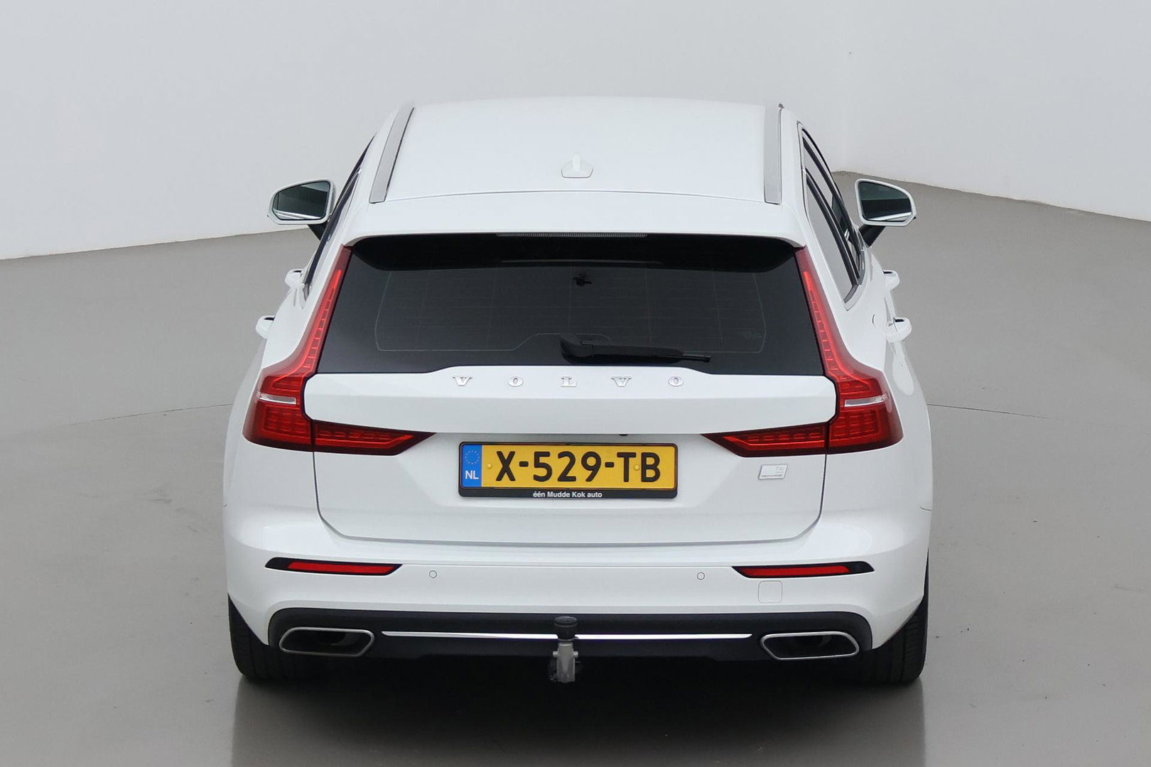 Volvo V60 T6 Recharge Inscription | Trekhaak | Stoel+Stuurverwarming | Camera | Keyless | 18 Inch