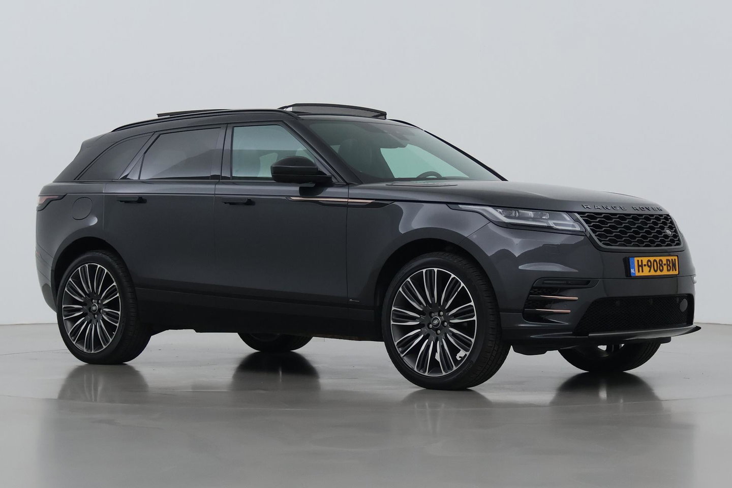 Land Rover Range Rover Velar P250 Turbo AWD R-Dynamic HSE | Panoramadak | ACC | Meridian Surround | Stoelventilatie