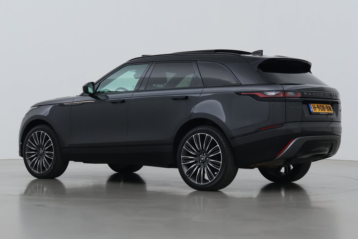 Land Rover Range Rover Velar P250 Turbo AWD R-Dynamic HSE | Panoramadak | ACC | Meridian Surround | Stoelventilatie