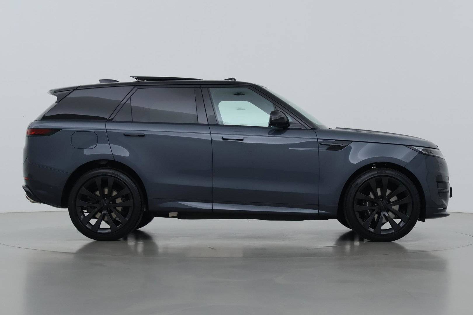 Land Rover Range Rover Sport 3.0 P460e Dynamic SE PHEV | Black Pack | Luchtvering | Panoramadak | Trekhaak | 360° Camera | Meridian | 23 Inch