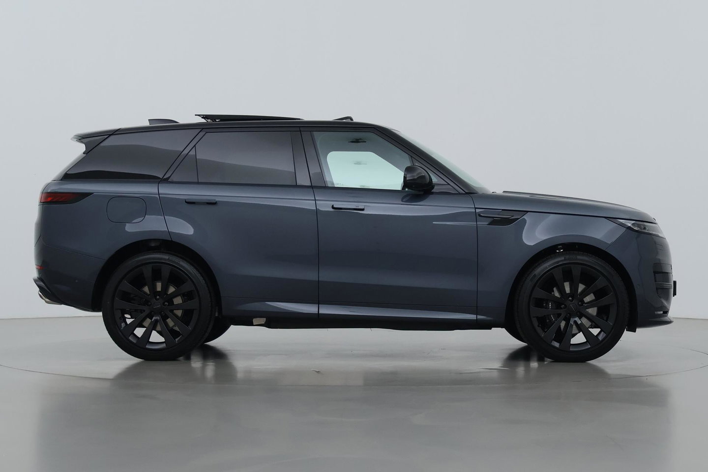 Land Rover Range Rover Sport 3.0 P460e Dynamic SE PHEV | Black Pack | Luchtvering | Panoramadak | Trekhaak | 360° Camera | Meridian | 23 Inch