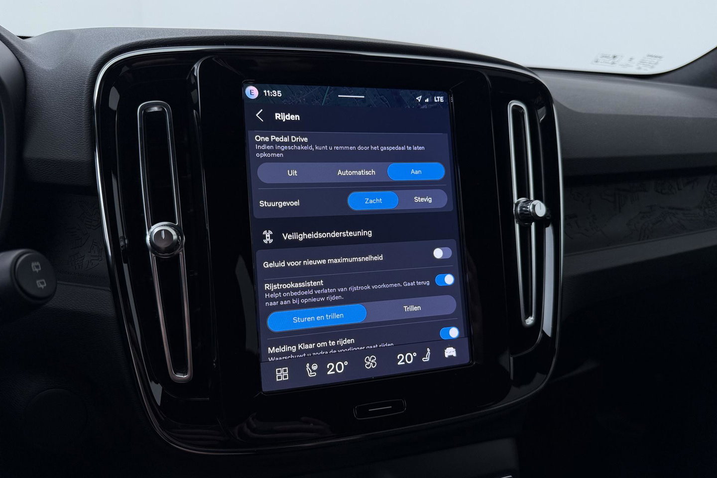 Volvo EX40 Twin Motor Plus 82 kWh | ACC | Harman/Kardon | 360° Camera | Stoel+Stuurverwarming | Keyless