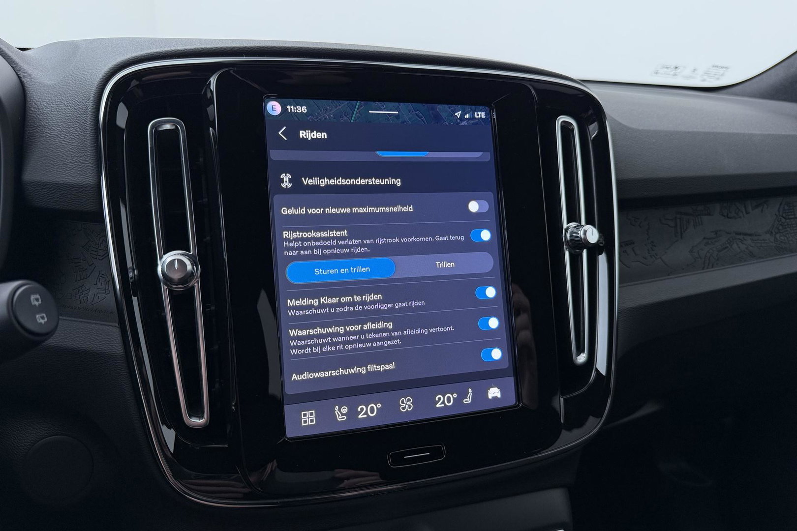 Volvo EX40 Twin Motor Plus 82 kWh | ACC | Harman/Kardon | 360° Camera | Stoel+Stuurverwarming | Keyless