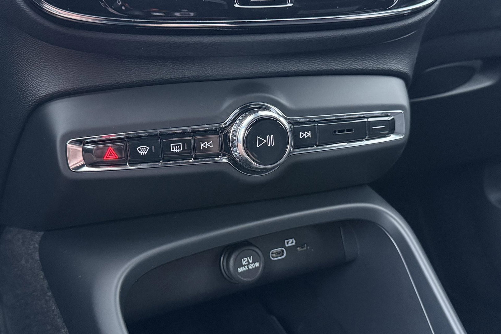 Volvo EX40 Twin Motor Plus 82 kWh | ACC | Harman/Kardon | 360° Camera | Stoel+Stuurverwarming | Keyless