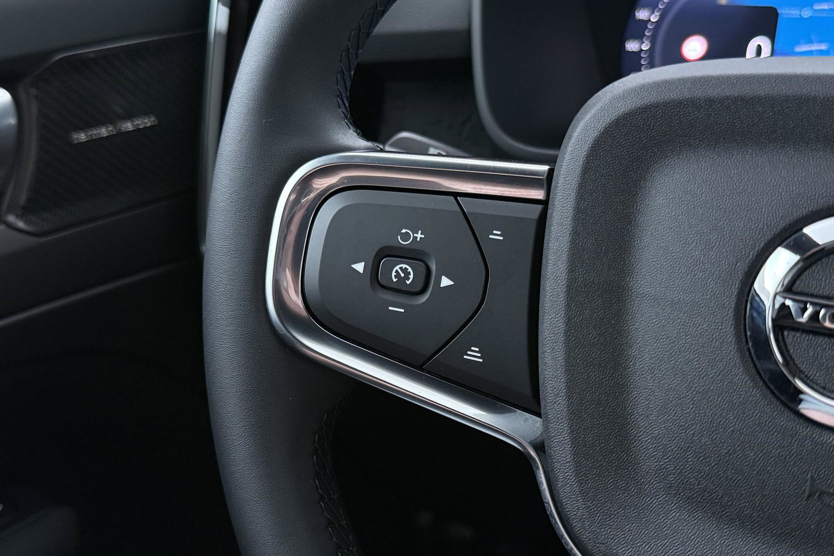 Volvo EX40 Twin Motor Plus 82 kWh | ACC | Harman/Kardon | 360° Camera | Stoel+Stuurverwarming | Keyless