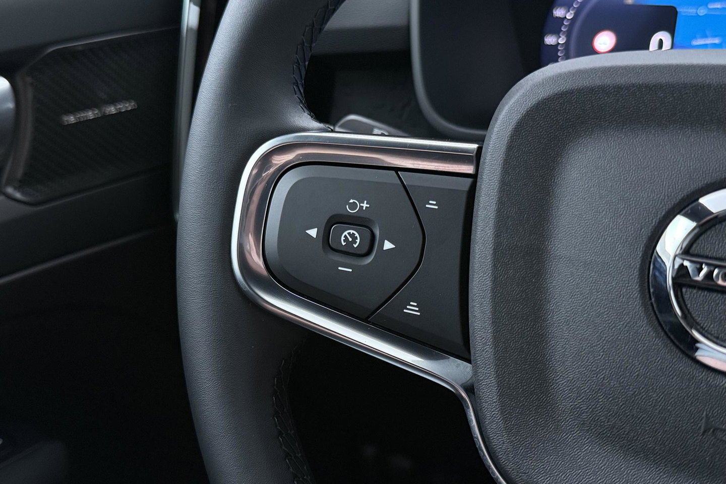 Volvo EX40 Twin Motor Plus 82 kWh | ACC | Harman/Kardon | 360° Camera | Stoel+Stuurverwarming | Keyless