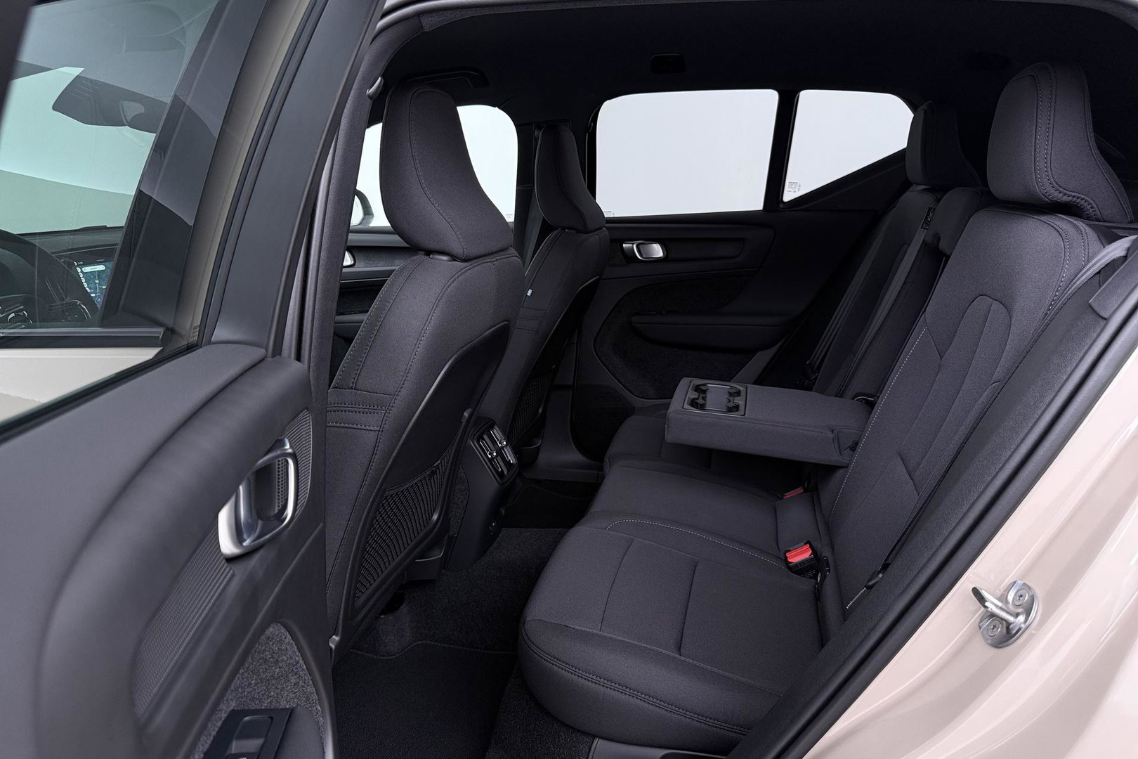 Volvo EX40 Twin Motor Plus 82 kWh | ACC | Harman/Kardon | 360° Camera | Stoel+Stuurverwarming | Keyless