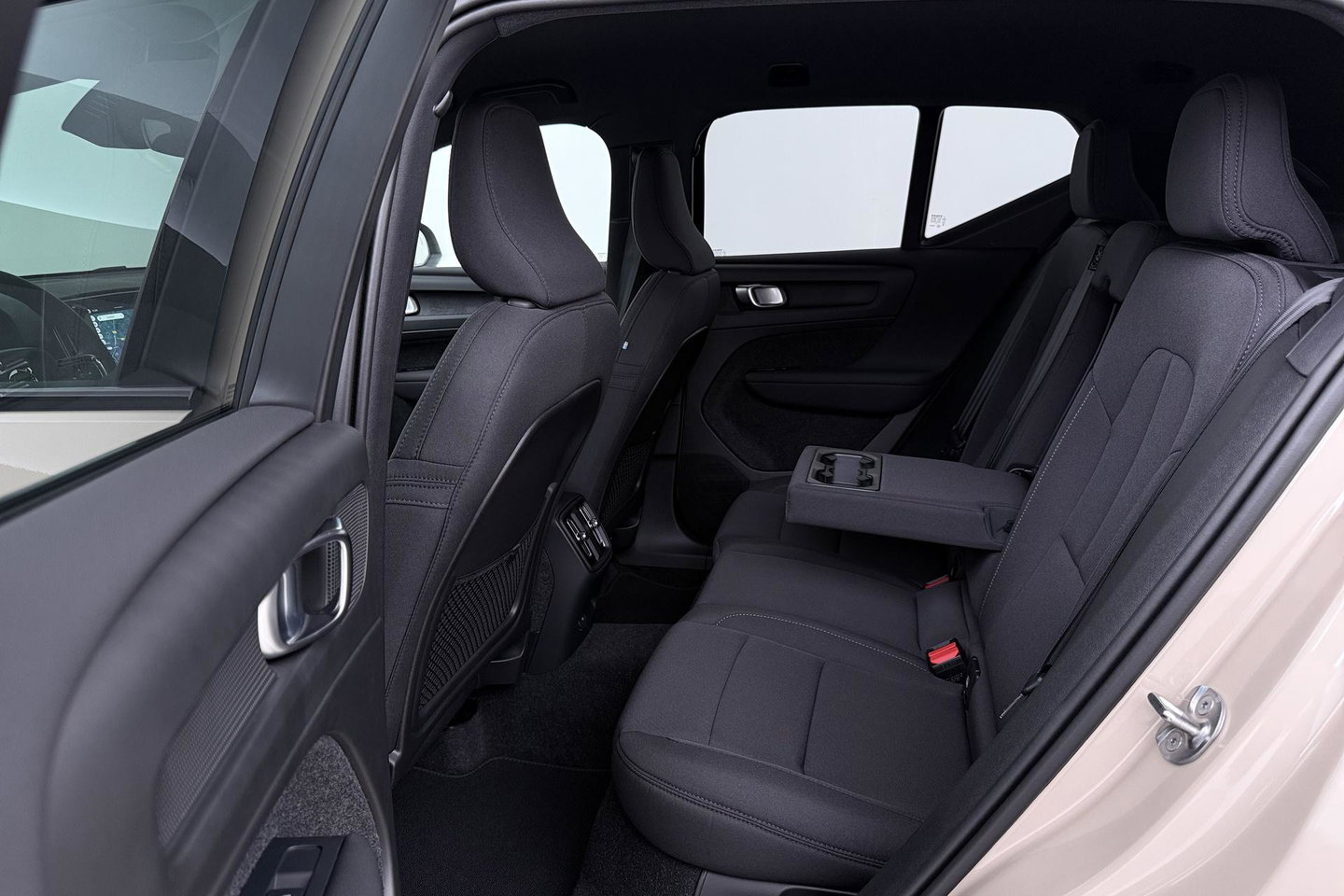 Volvo EX40 Twin Motor Plus 82 kWh | ACC | Harman/Kardon | 360° Camera | Stoel+Stuurverwarming | Keyless