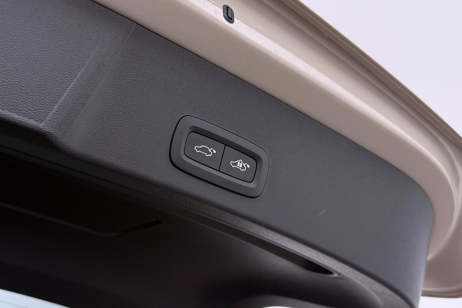 Volvo EX40 Twin Motor Plus 82 kWh | ACC | Harman/Kardon | 360° Camera | Stoel+Stuurverwarming | Keyless